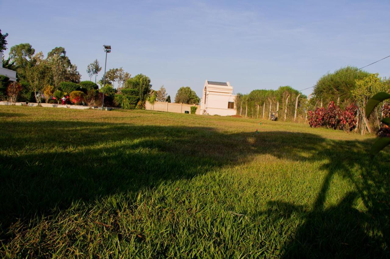 Hotel Distinction Gardens Siaya Esterno foto